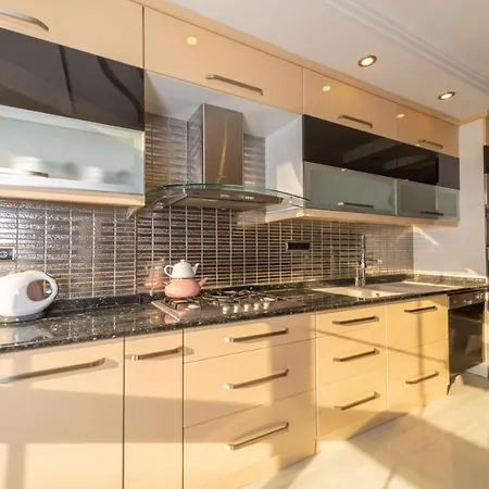 Apartment Lovely Flat With Sea View Near In Muratpasa *