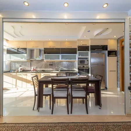 Lovely Flat With Sea View Near In Muratpasa